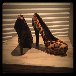 Beautiful! Blk Patten Leather and Cheetah Fur Heel